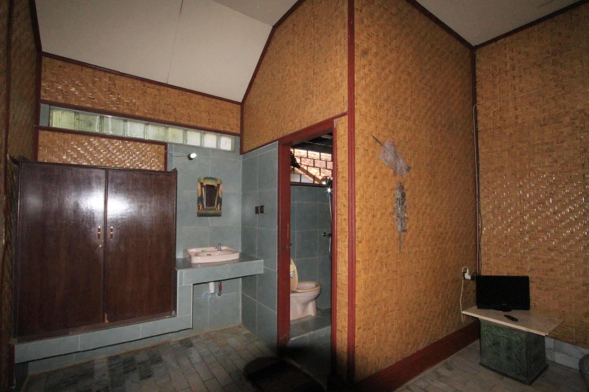 Hotel Bumi Aditya Senggigi Buitenkant foto
