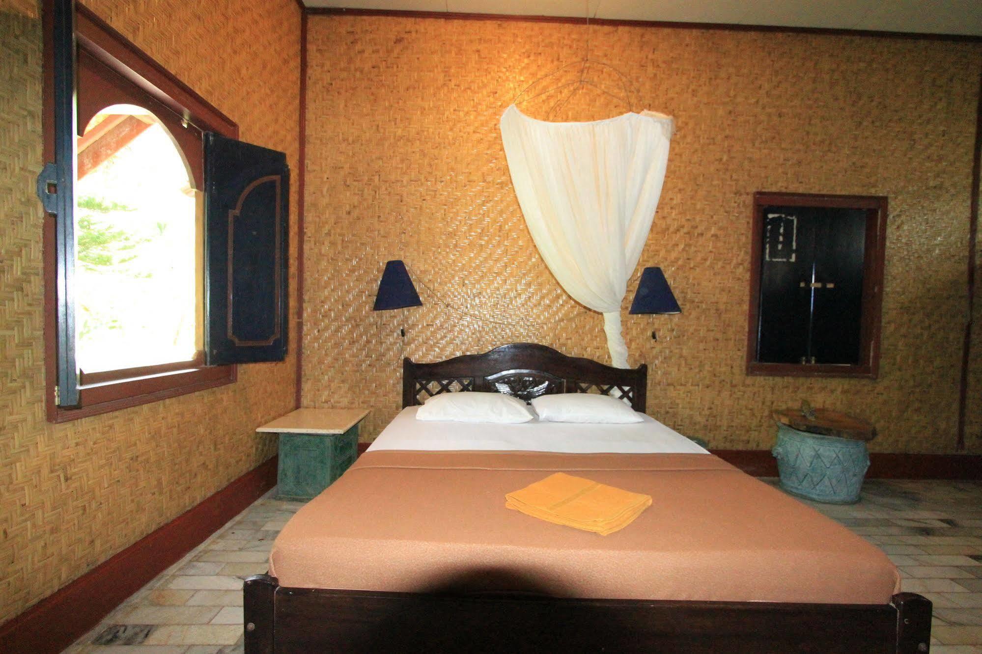 Hotel Bumi Aditya Senggigi Buitenkant foto