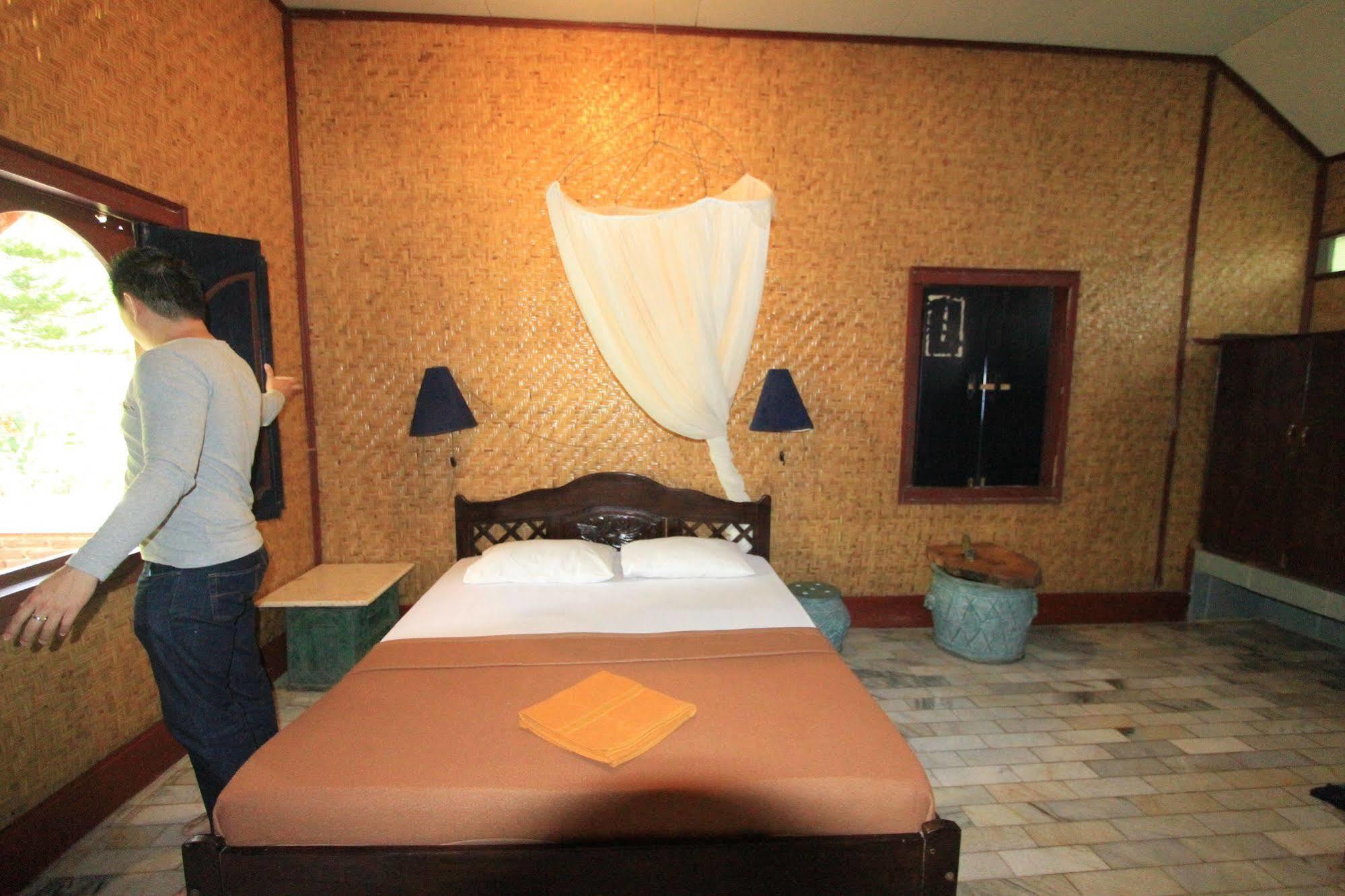Hotel Bumi Aditya Senggigi Buitenkant foto