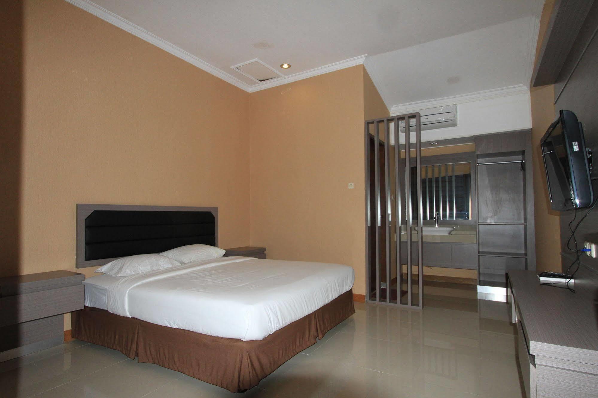 Hotel Bumi Aditya Senggigi Buitenkant foto